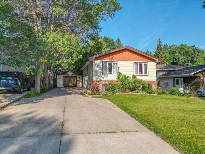 10 Wankling Boulevard  Brandon MB R7B 3G5 photo