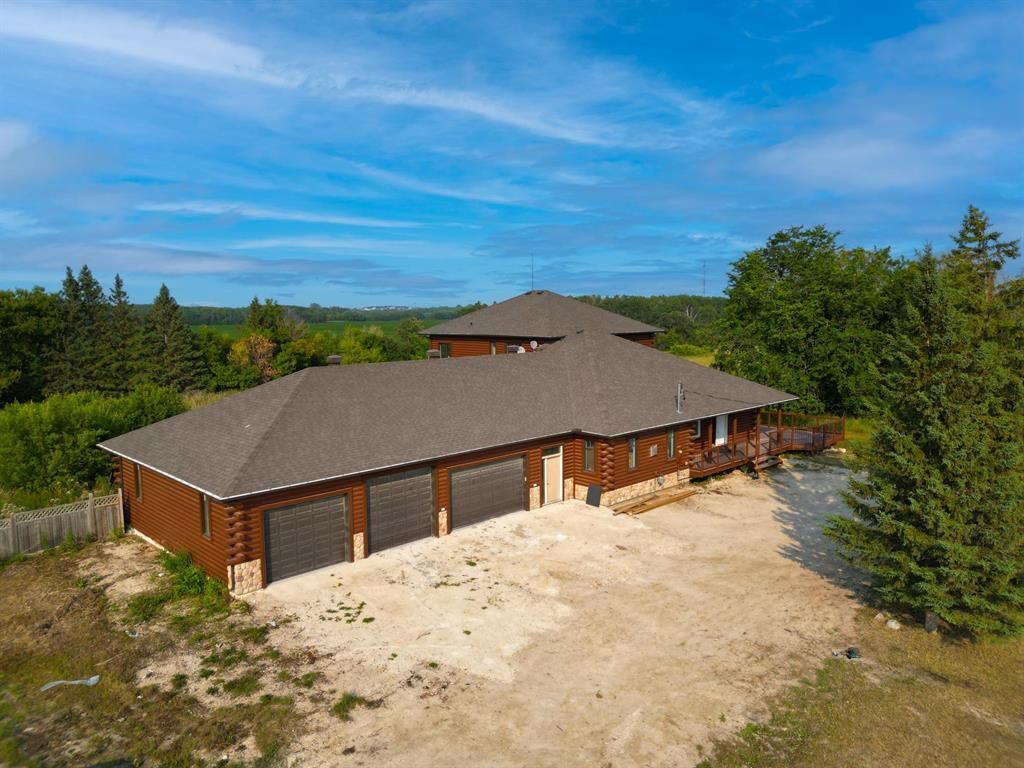 Property Photo:  949 Strathnaver Avenue  MB R1A 4L5 