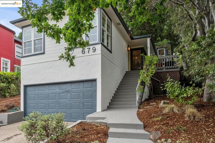 Property Photo:  679 Mandana Blvd  CA 94610 