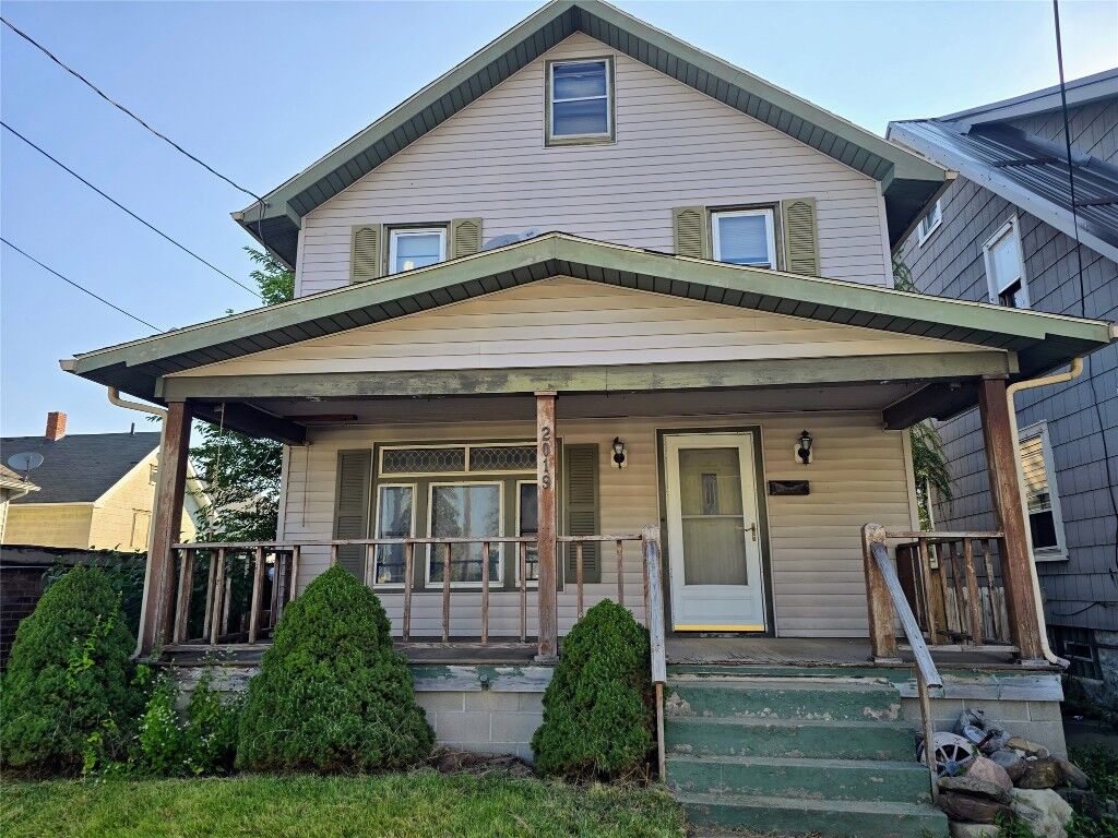Property Photo:  2019 Woodrow Street  PA 16502 
