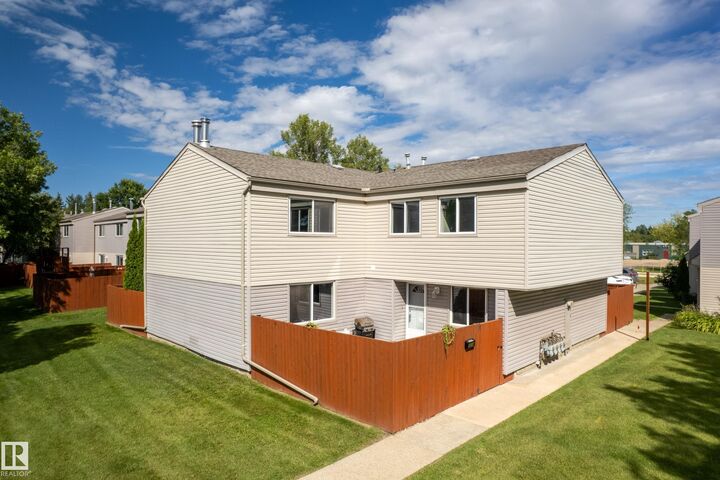 5614 148 Street NW  Edmonton AB T6H 4T8 photo