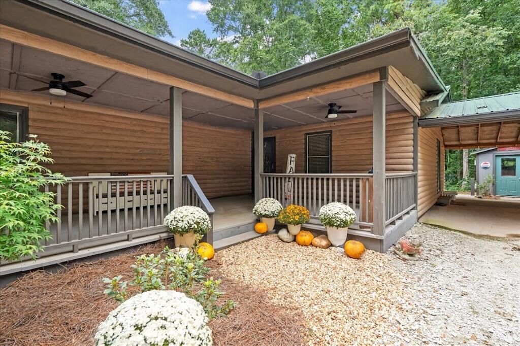 Property Photo: 315 Laurel Road GA 30117