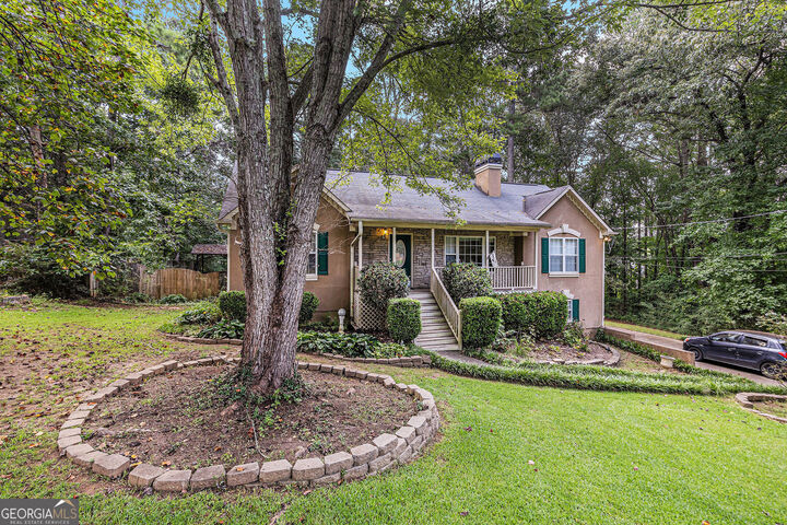 Property Photo: 114 Clay Court GA 30180