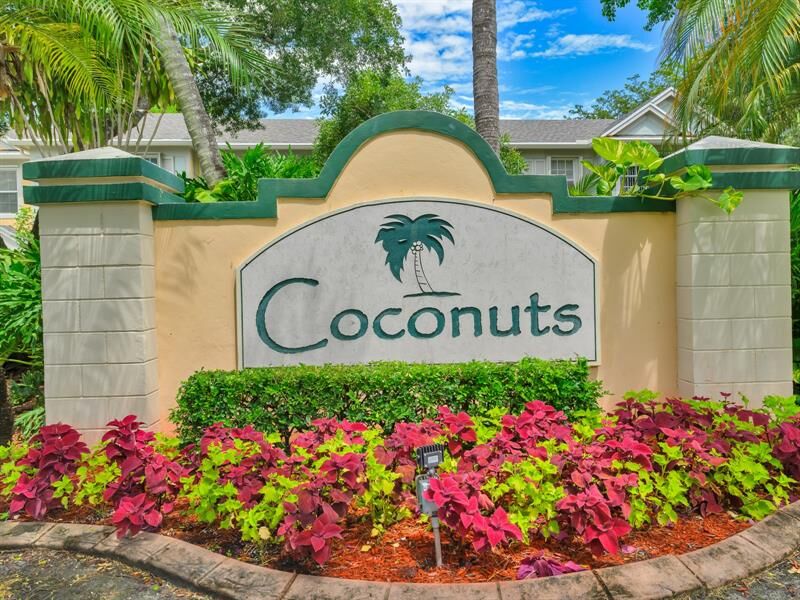 Property Photo:  219 Mallory Ct  FL 33326 