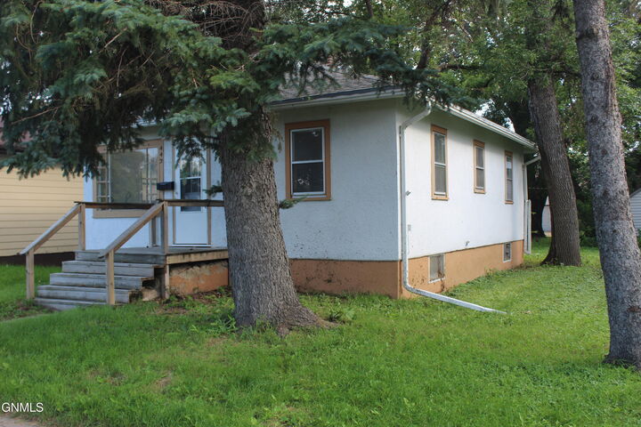 Property Photo: 443 1st Street W ND 58401