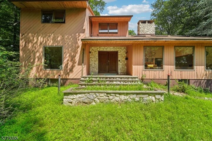 Property Photo:  724 Tall Oaks Ct  NJ 07417 