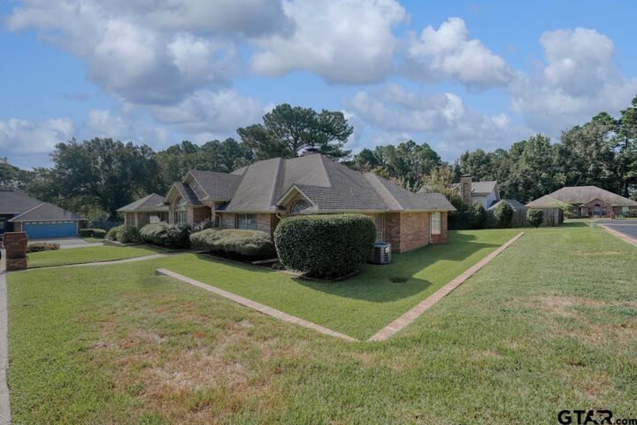 Property Photo:  303 Amesbury Place  TX 75703 
