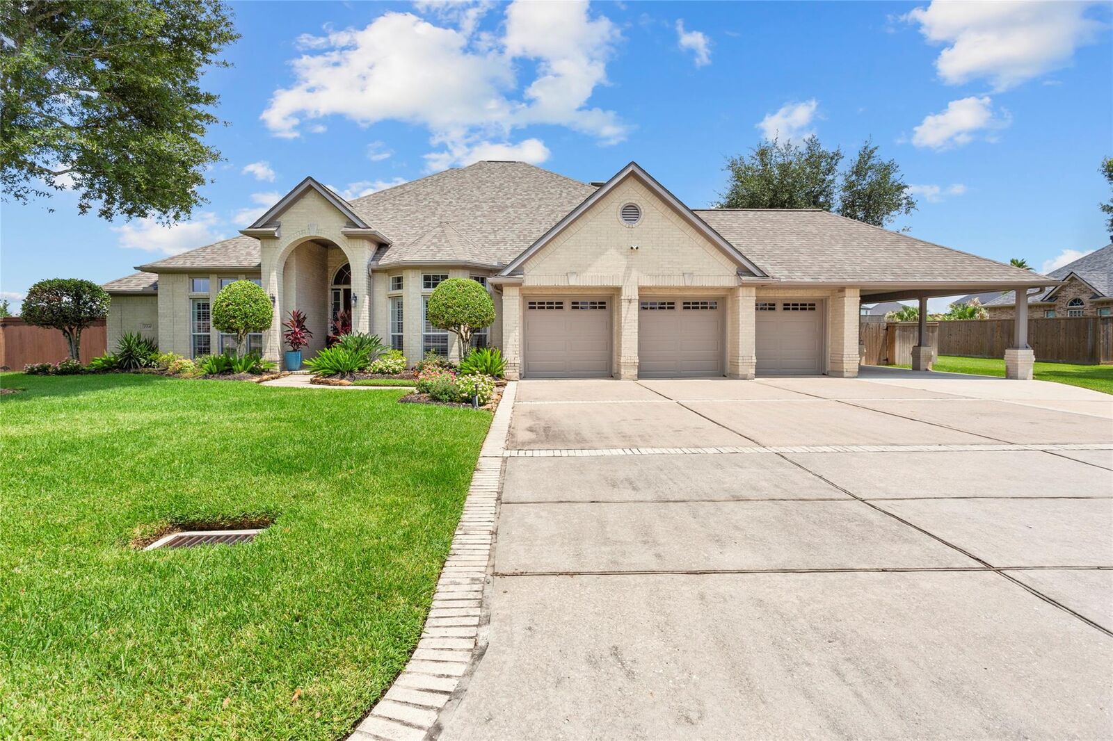 Property Photo: 2216 Lakeway Drive TX 77546
