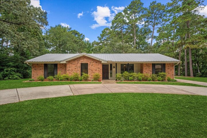 Property Photo: 126 Lakeshore Drive TX 77304