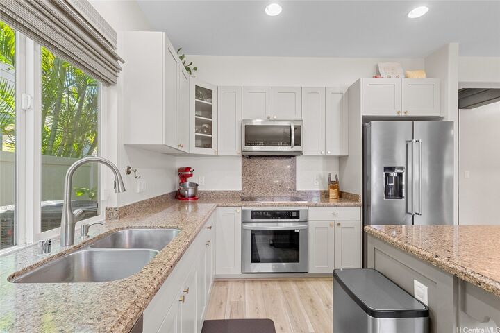 Property Photo: 91-1013 Waiinu Street HI 96706