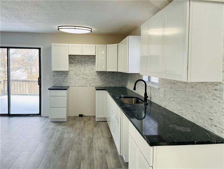 Property Photo:  328 Virginia Road  MO 64024 