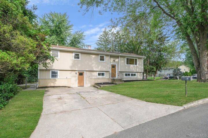 Property Photo:  72 Radburn Drive  NY 11738 