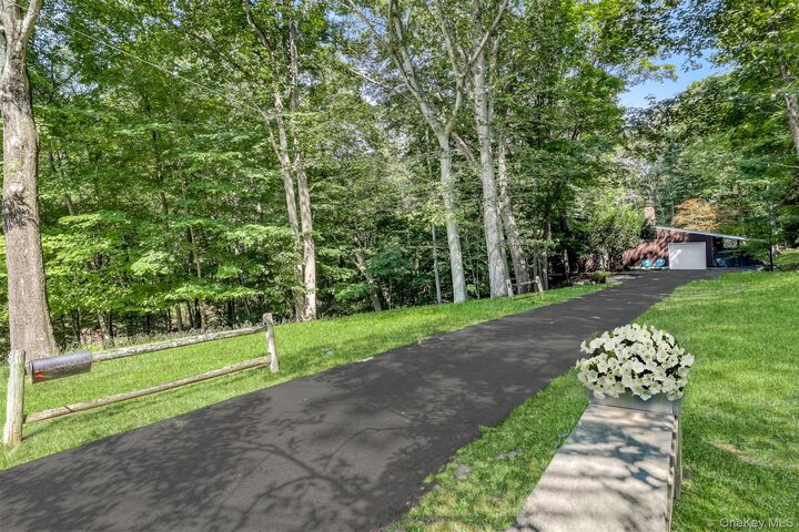 Property Photo:  8 Beaver Hollow Lane  NY 10952 