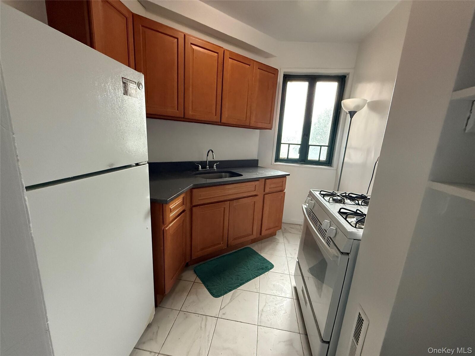 Property Photo:  1598 Unionport Road 2D  NY 10462 