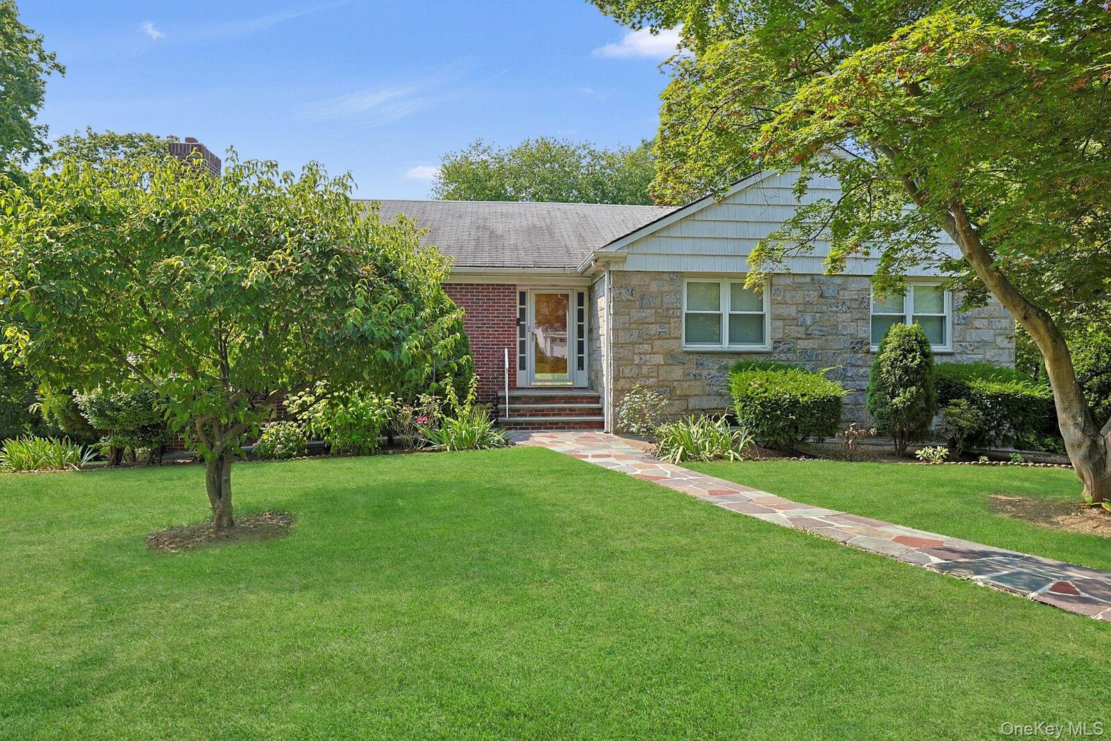 Property Photo:  149 Longvue Terrace  NY 10710 