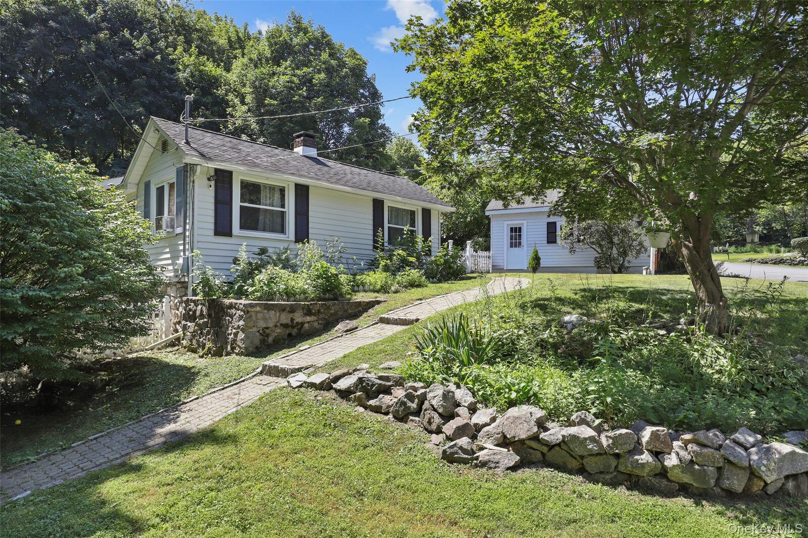 Property Photo:  10 Kenton Road  NY 12563 