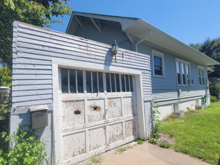 Property Photo:  821 W B  NE 69101 