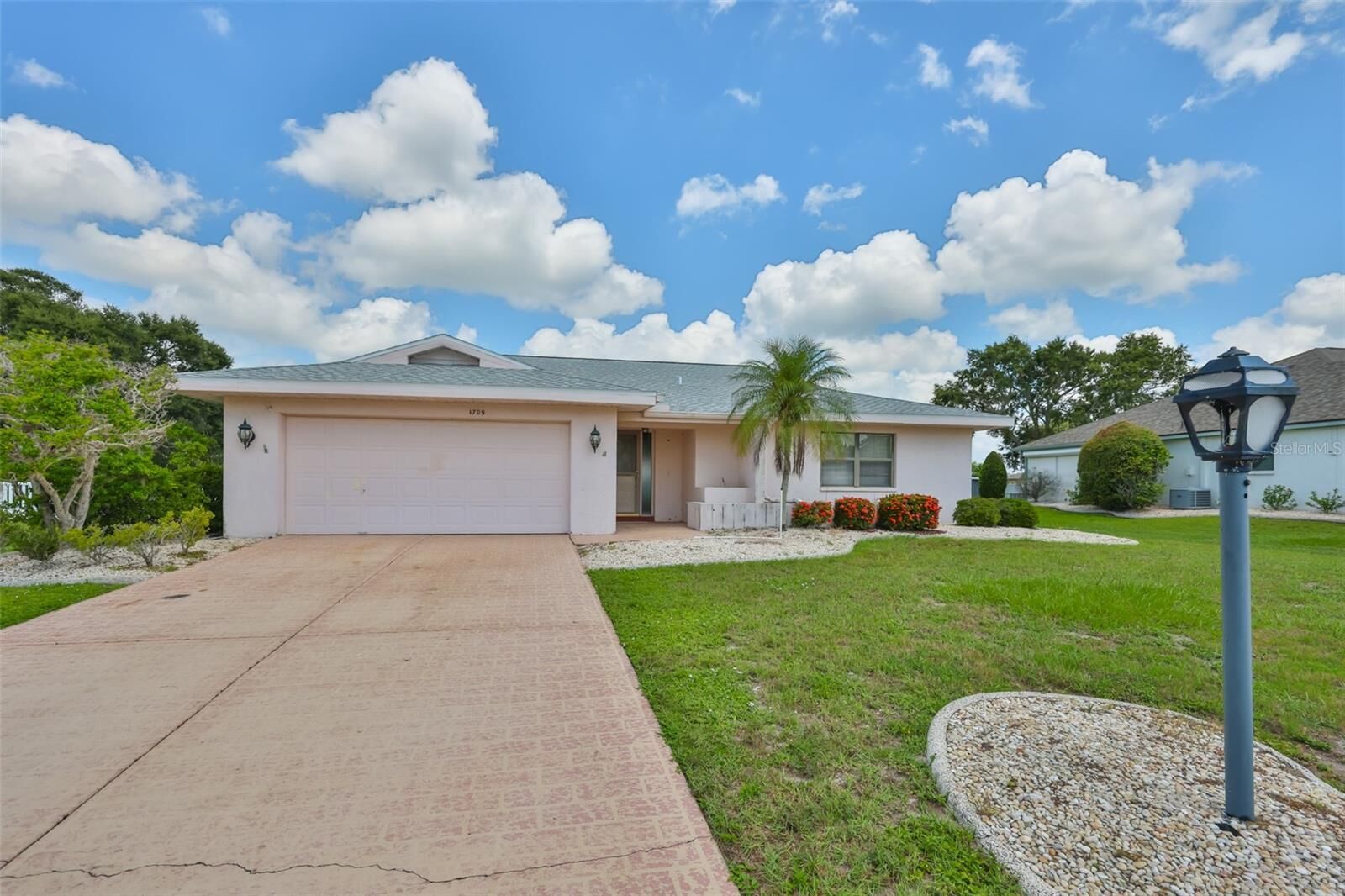 Property Photo: 1709 S Pebble Beach Boulevard FL 33573