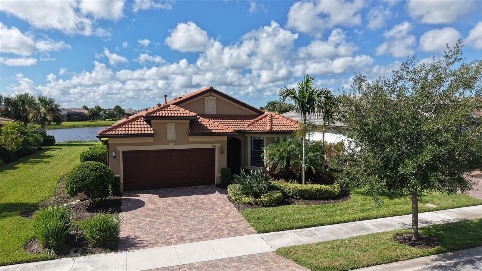 Property Photo:  5741 Bay Pine Way  FL 34238 