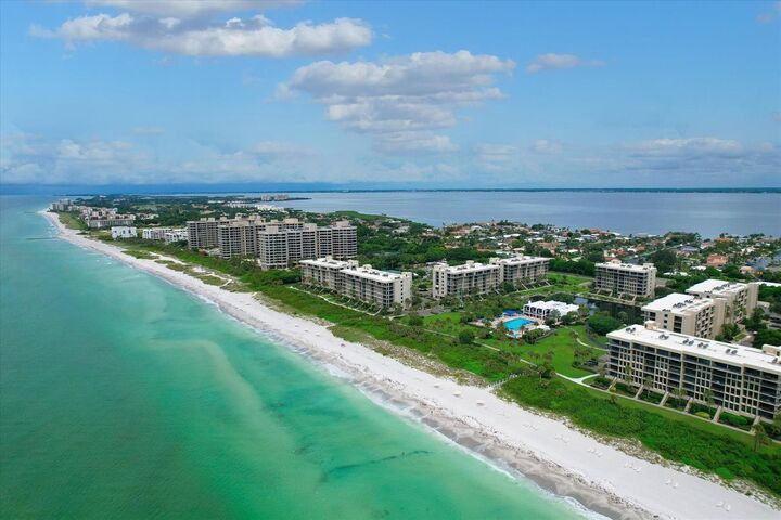 Property Photo:  1105 Gulf Of Mexico Drive 402  FL 34228 