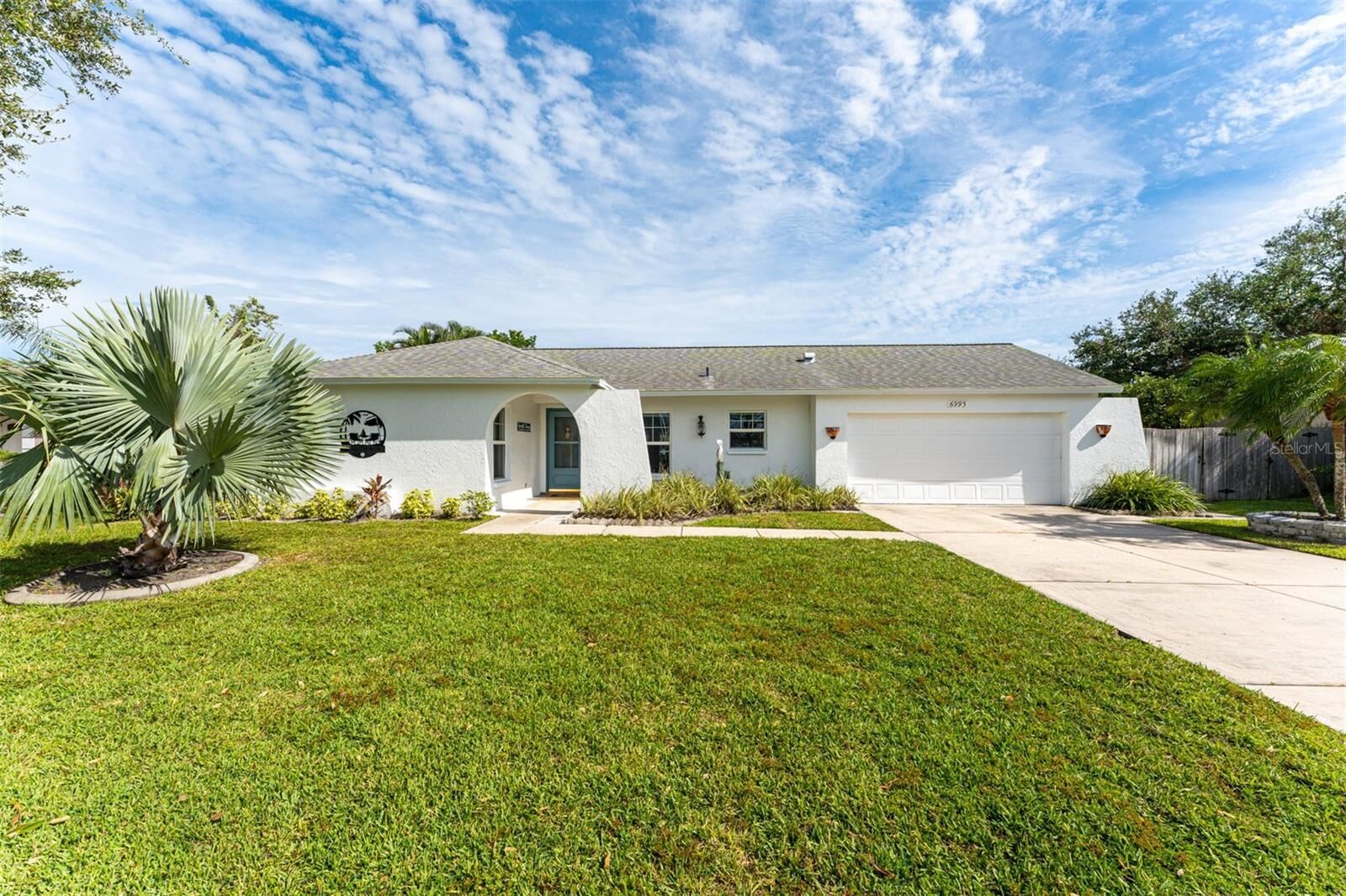 Property Photo: 6993 Easton Court FL 34238