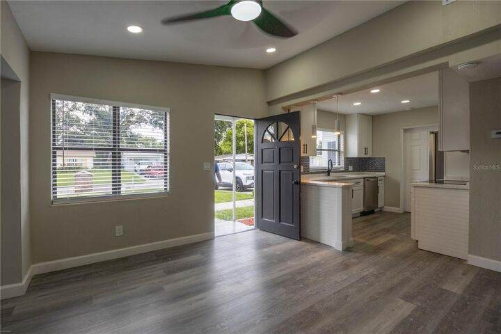 Property Photo: 4414 Lake Lawne Avenue FL 32808