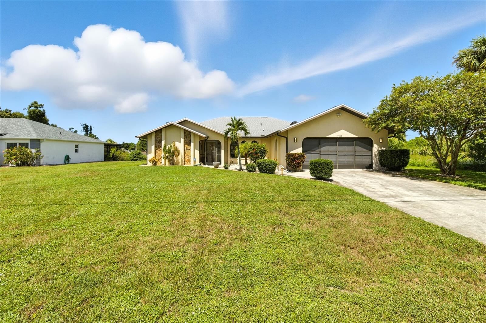 Property Photo:  3305 Beacon Drive  FL 33980 