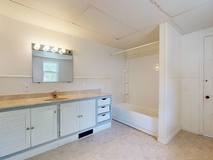 Property Photo:  814 Ash Street  MI 48602 