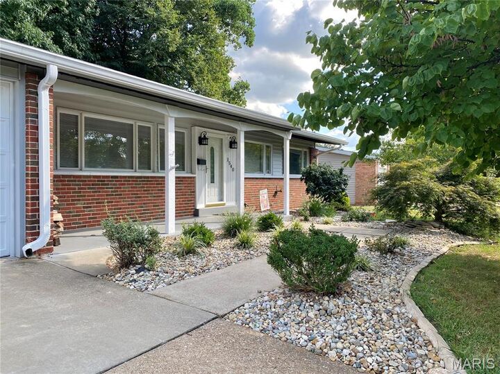 Property Photo: 1540 Gallant Fox Drive MO 63033