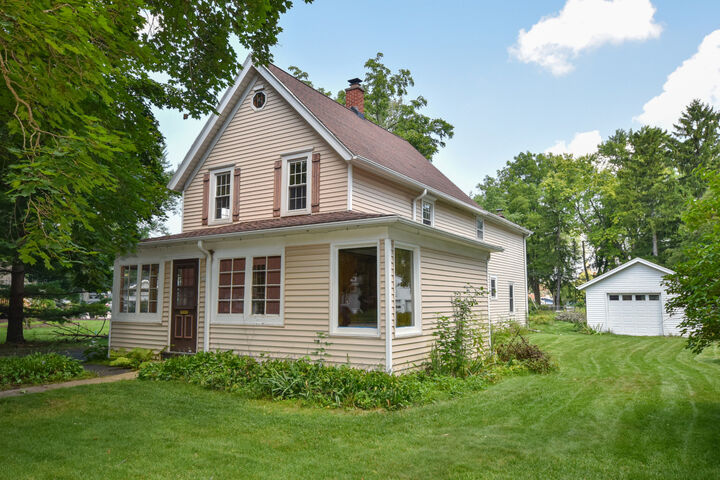 552 E Capitol Dr  Hartland WI 53029 photo