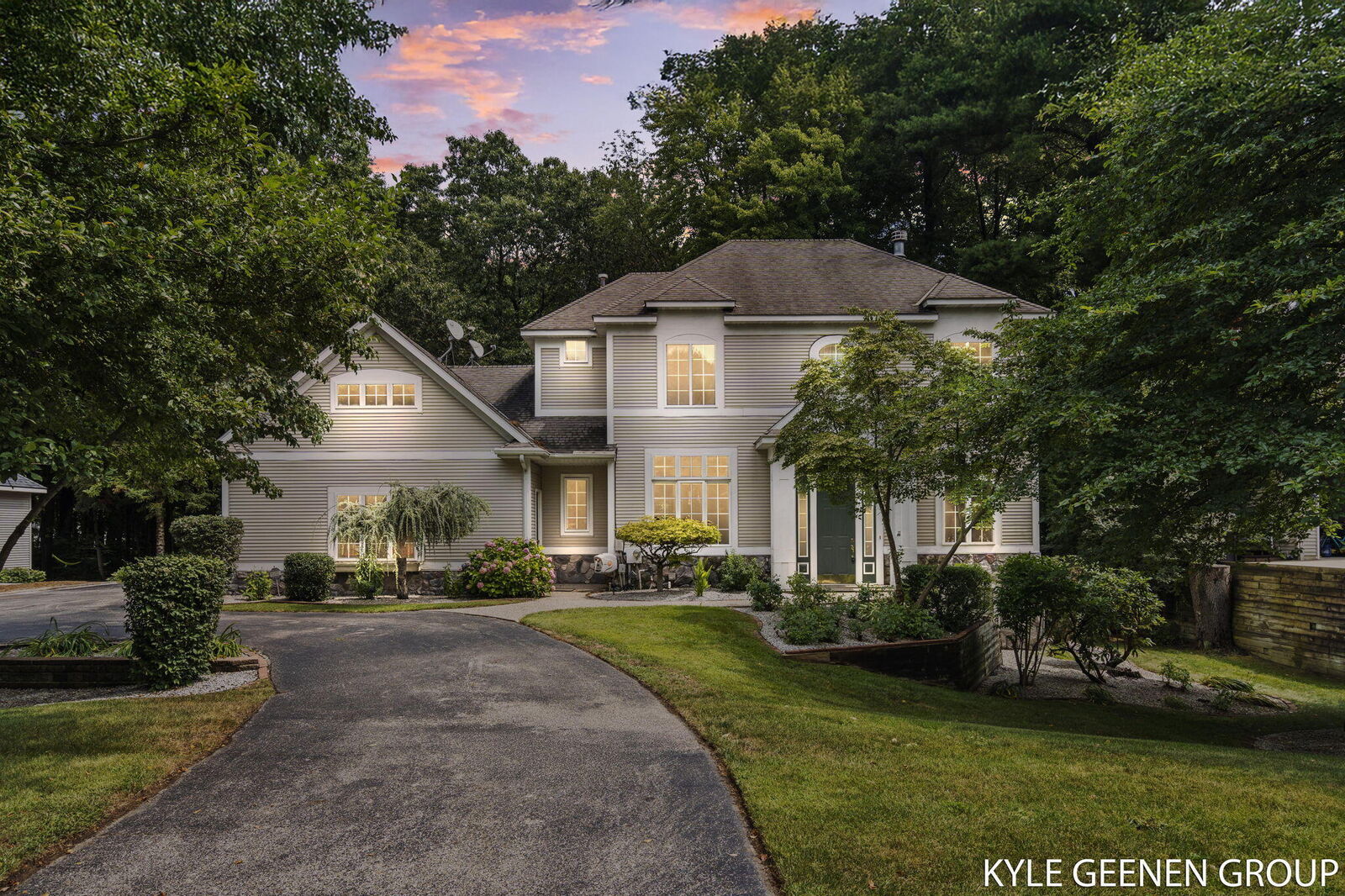 Property Photo:  2918 Foxboro Lane  MI 49424 