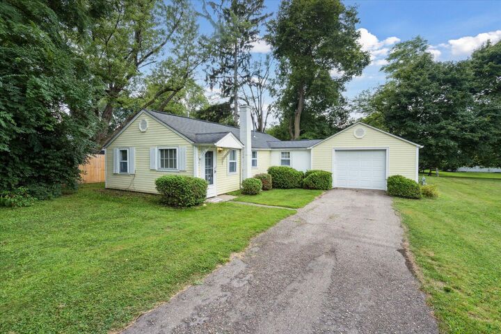 192 S West Street  Hillsdale MI 49242 photo