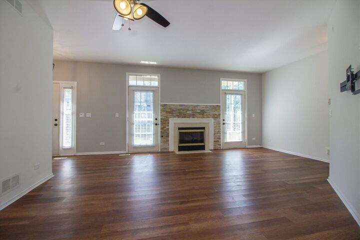 Property Photo: 1216 Tennyson Lane 1216 IL 60540