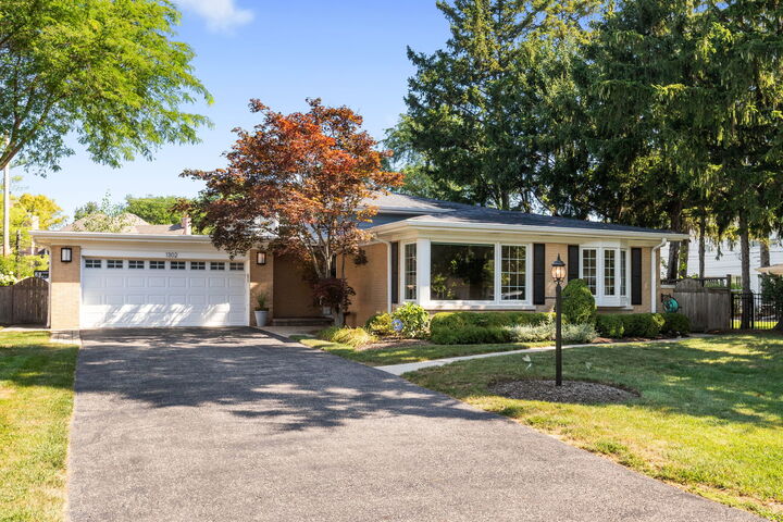 Property Photo:  1302 Bonnie Glen Lane  IL 60025 