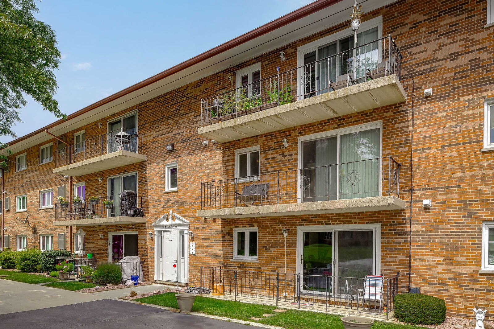 Property Photo:  9420 Greenbriar Drive 3H  IL 60457 