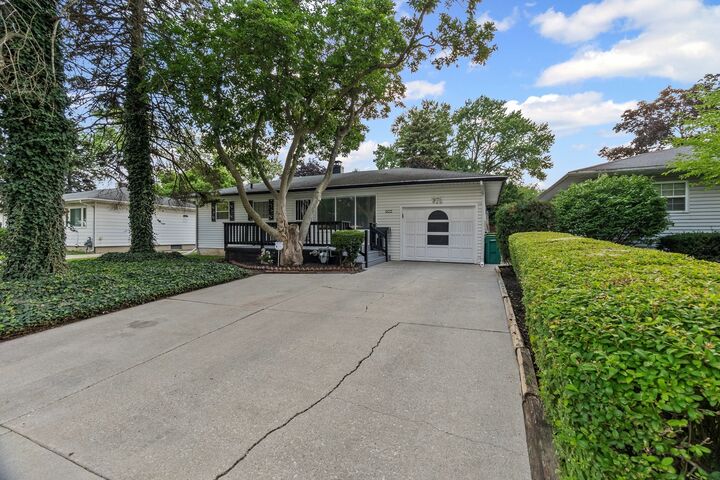 Property Photo:  805 Lilac Lane  IL 60435 