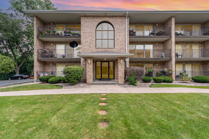 Property Photo:  10238 Southwest Highway 2C  IL 60415 