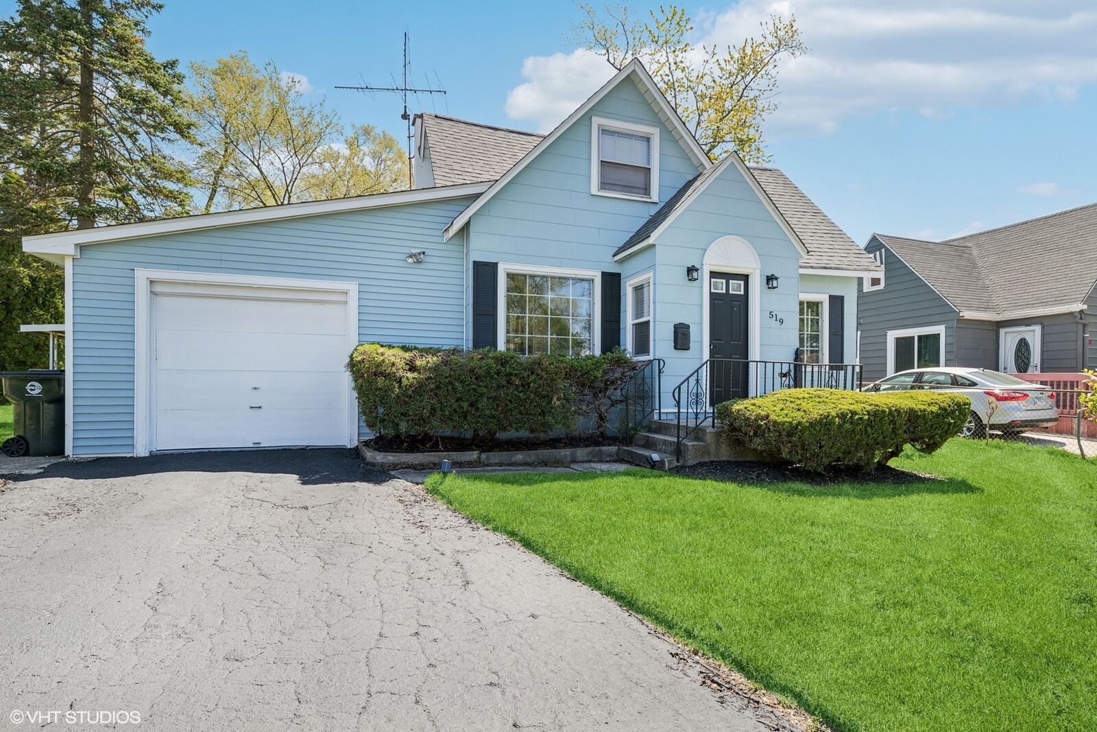 Property Photo: 519 Catalpa Drive IL 60073
