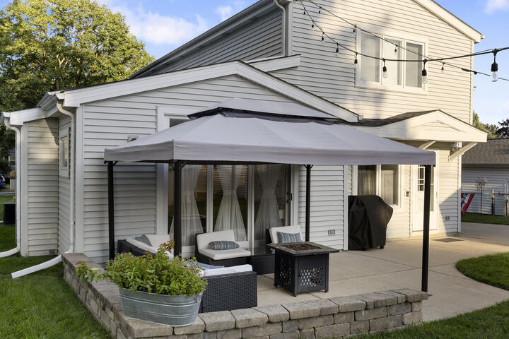 Property Photo: 914 S Lombard Avenue IL 60148