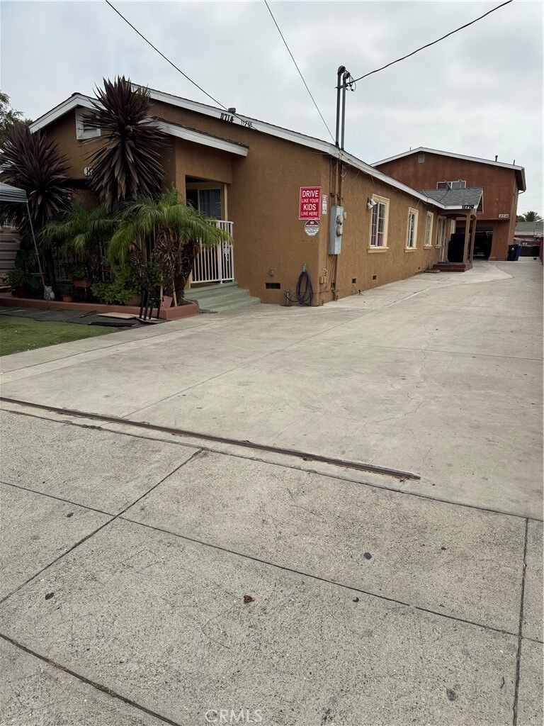 Property Photo:  11716 S Central Avenue  CA 90059 