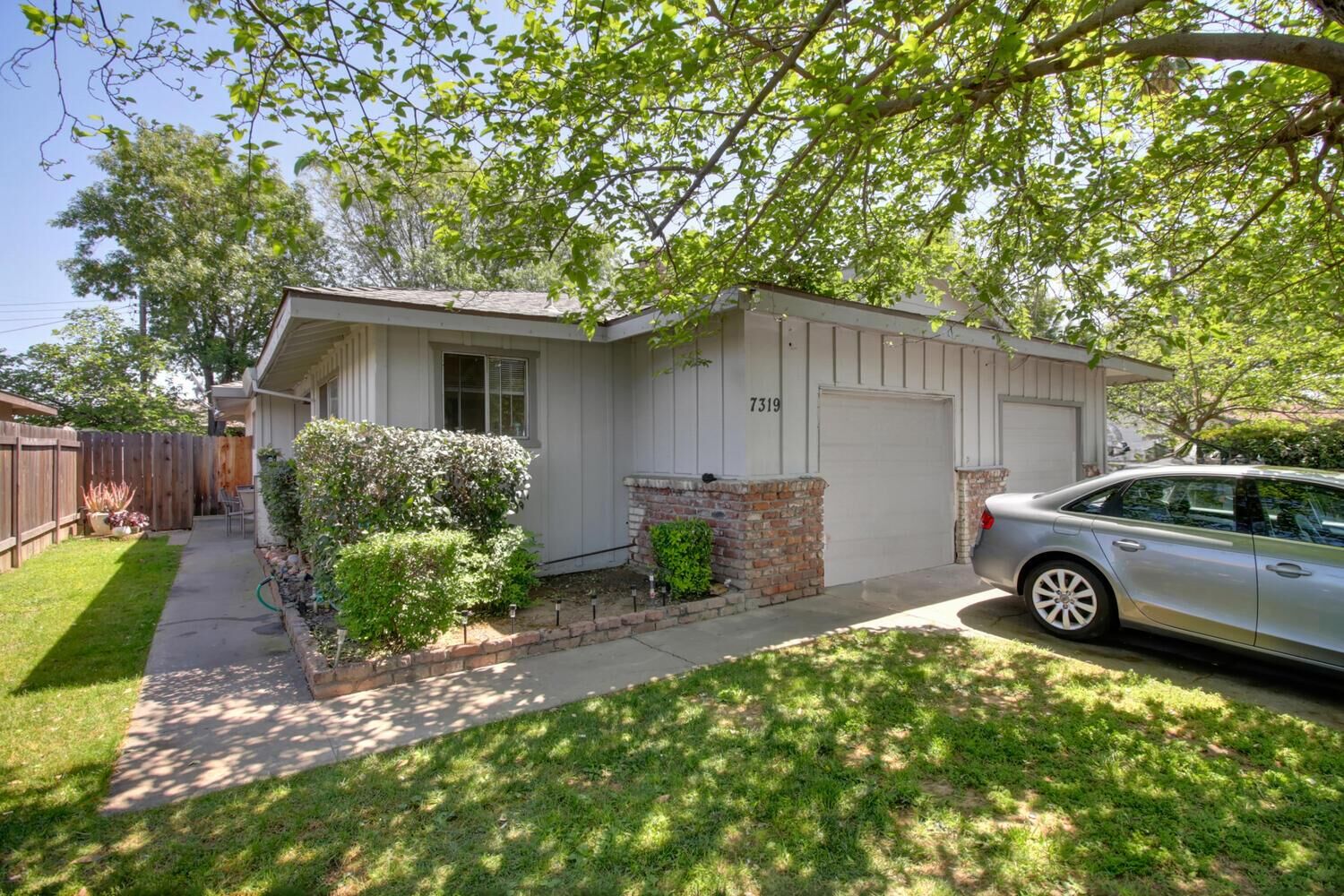 Property Photo: 7301 Berna Way CA 95823