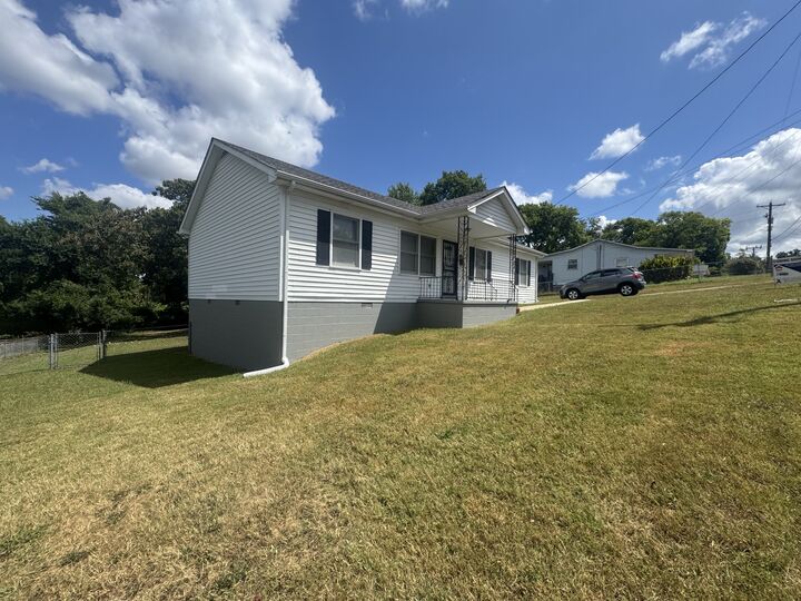 Property Photo: 1220 Vine St TN 37040