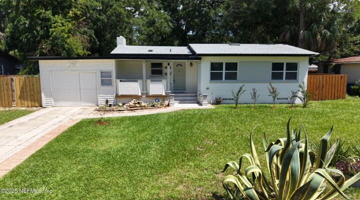 Property Photo: 1749 Paine Avenue FL 32211
