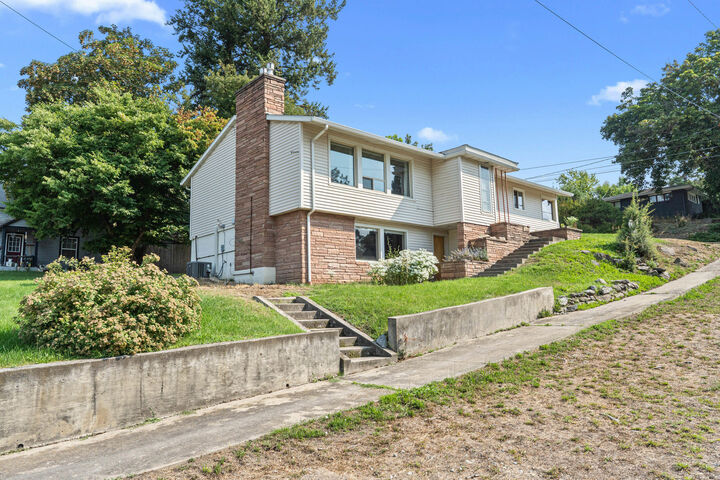 Property Photo: 515 E 6th Ave WA 99114