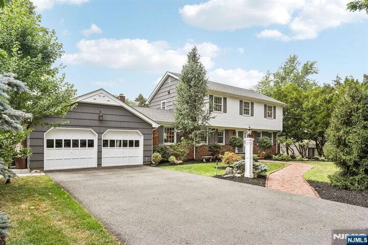 Property Photo:  268 Iris Court  NJ 07652 