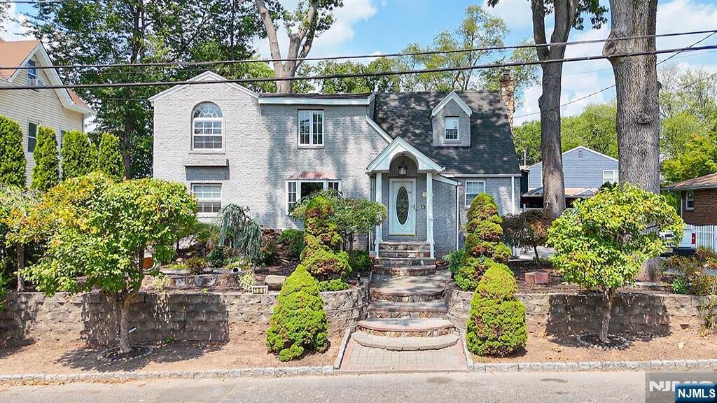 Property Photo:  156 E Linden Avenue  NJ 07628 