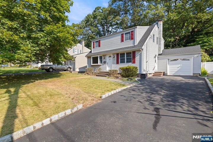 Property Photo:  25 Lyon Road  NJ 07463 