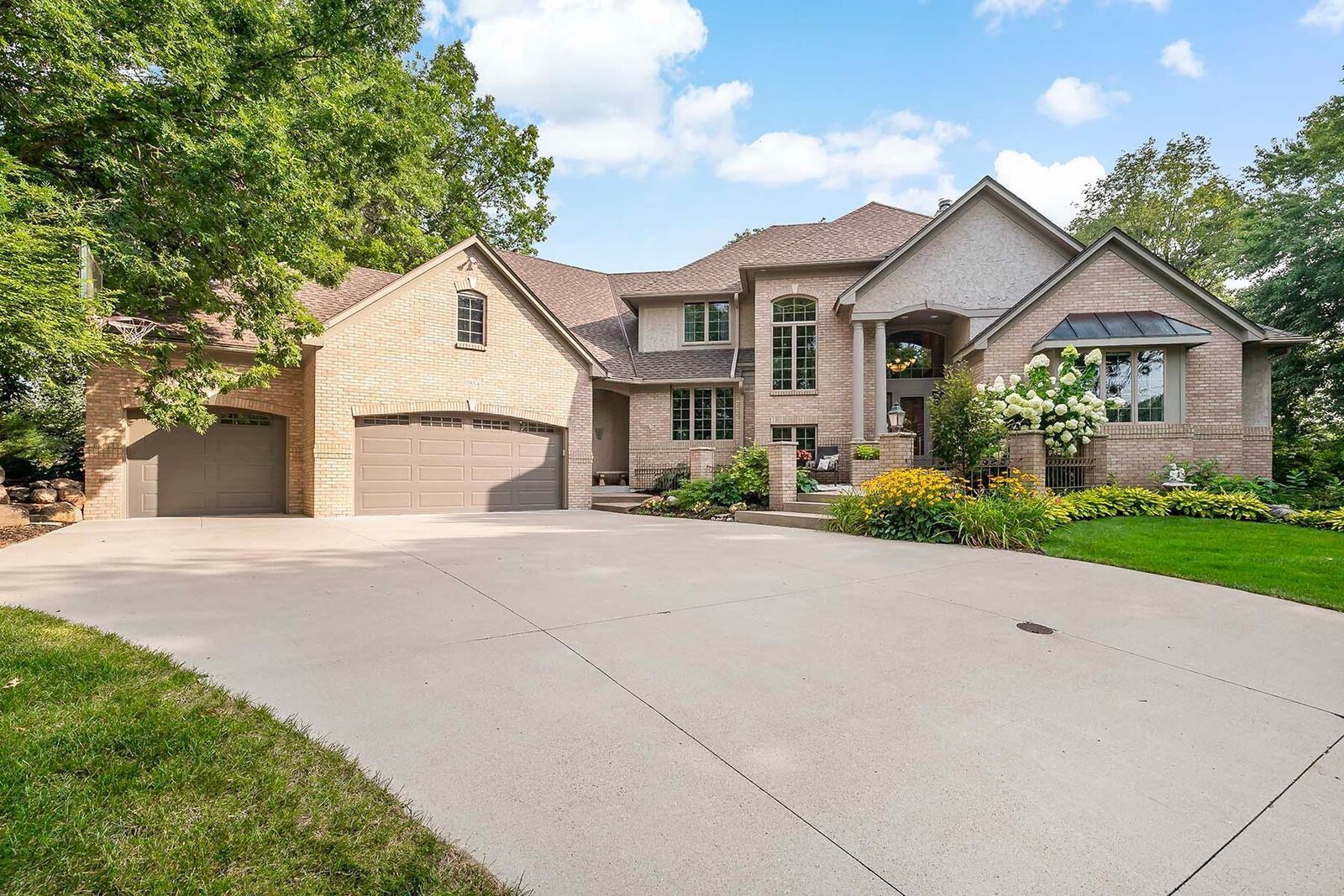 Property Photo: 17854 Lanesboro Court MN 55044