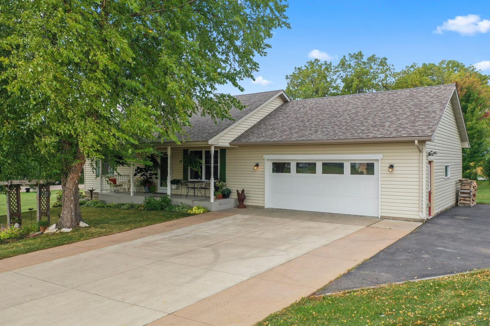 Property Photo:  37379 2nd Avenue  MN 55018 