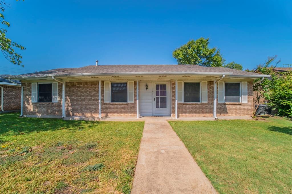 Photo de la propriété:  705 S 4th Street  TX 76065 